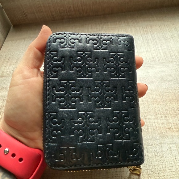 Tory Burch Black Leather Embossed Wallet - Picture 6 of 6
